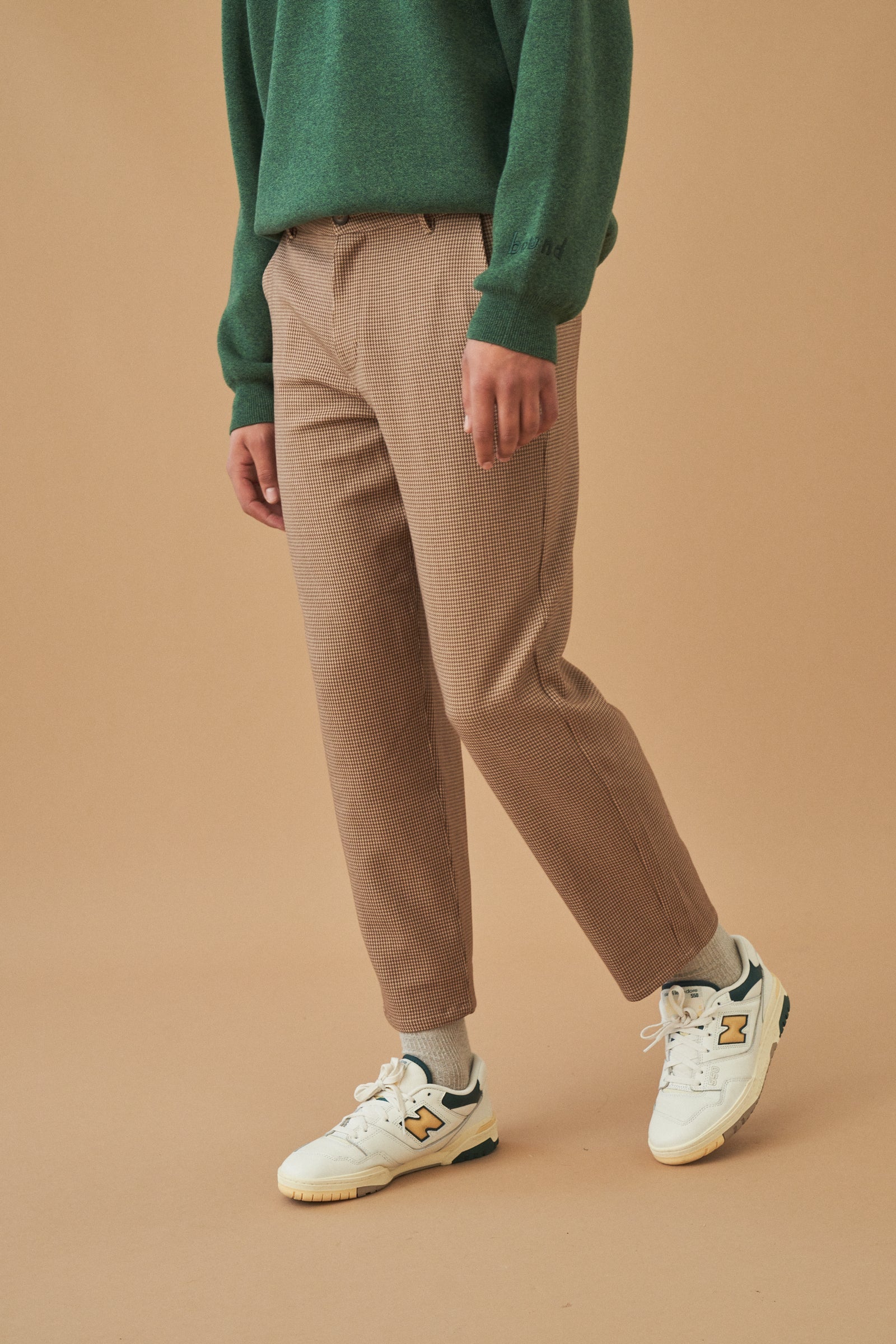 Dogtooth Woven Cropped Trousers in Mocha – Stylish Heavyweight Fabric for Autumn Fashion 3