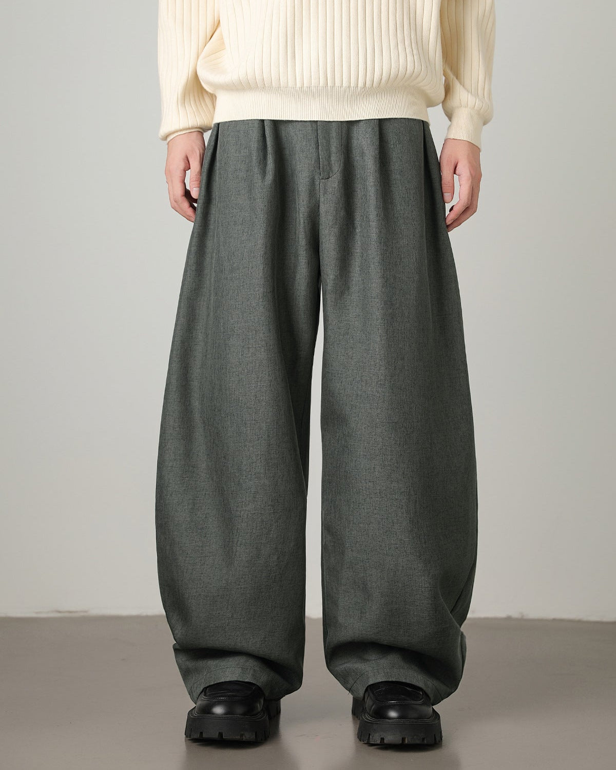 Men's Wide-Leg Trousers in Wool Blend – Comfortable Pleated Design for Versatile Style and All-Day Comfort 1