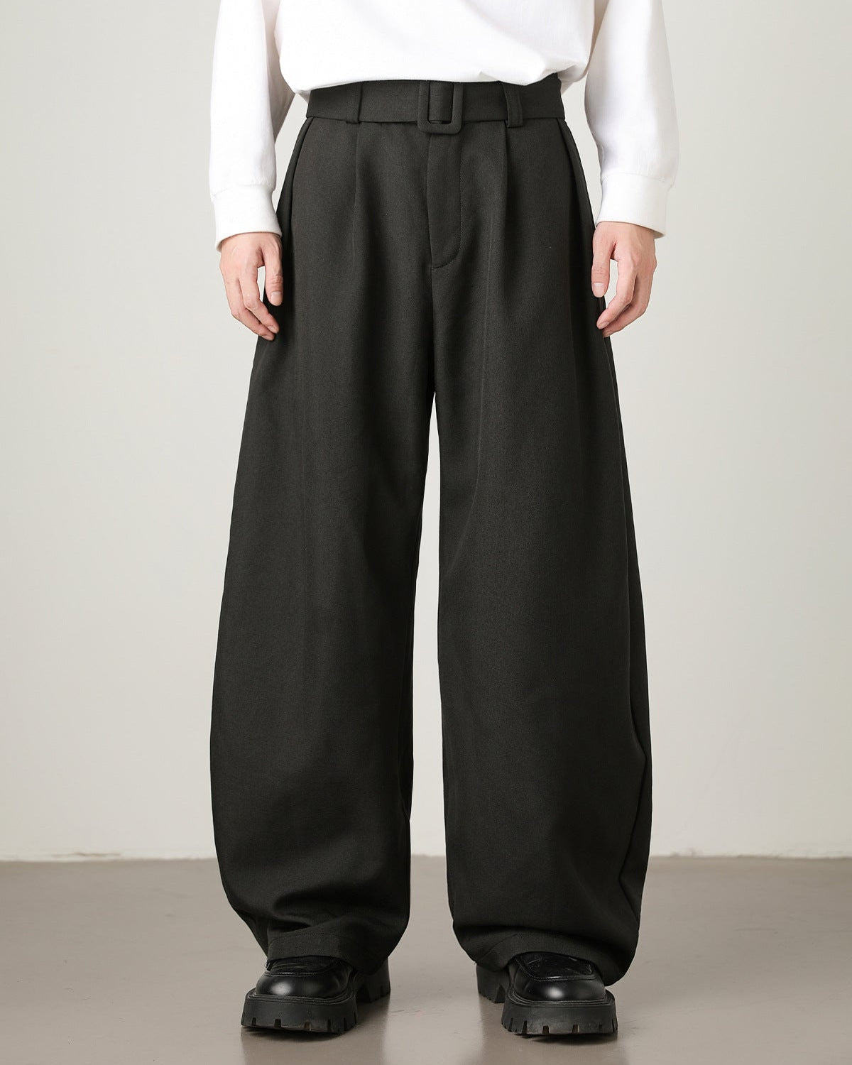 Men's Wide-Leg Trousers in Wool Blend – Comfortable Pleated Design for Versatile Style and All-Day Comfort 2