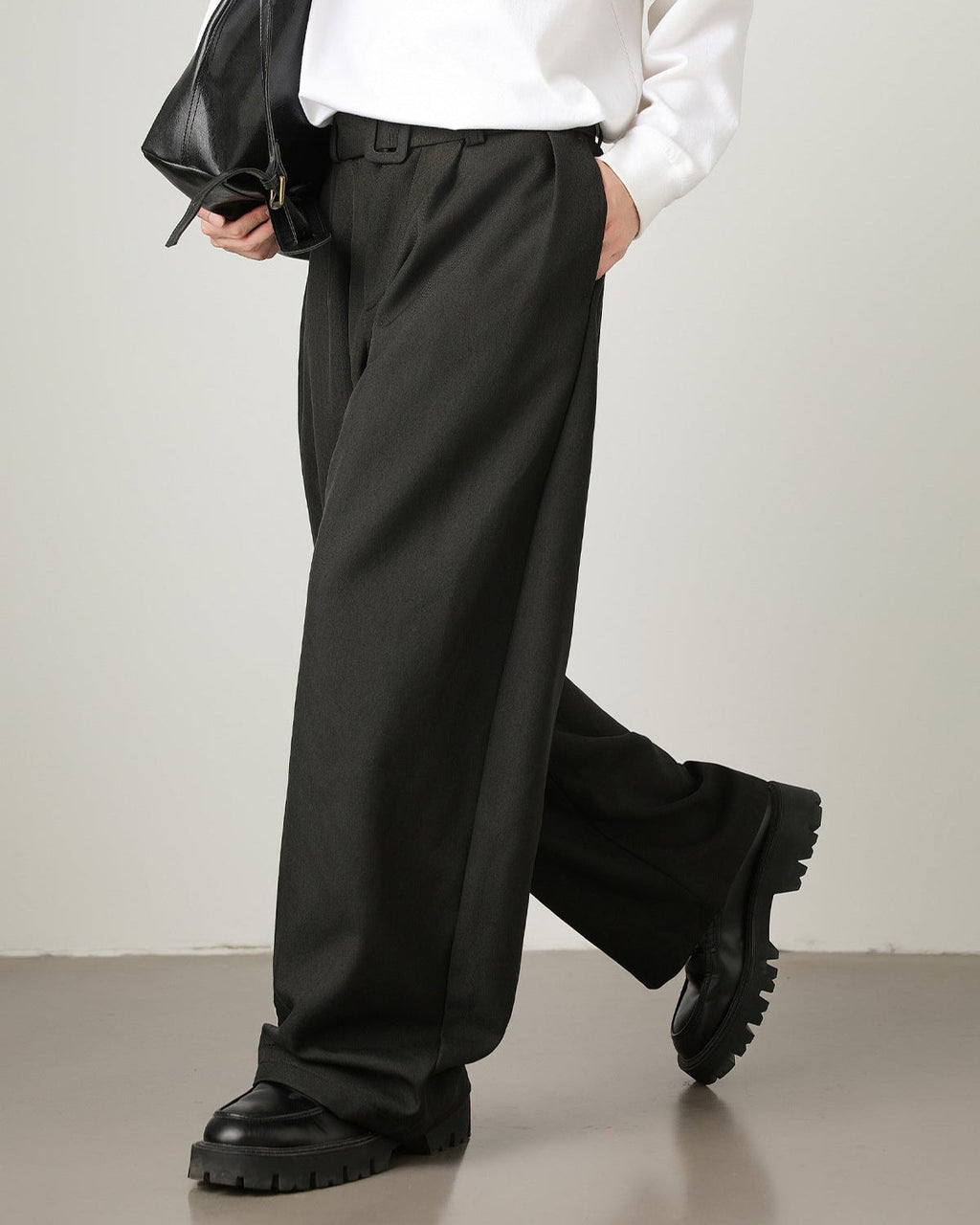 Men's Wide-Leg Trousers in Wool Blend – Comfortable Pleated Design for Versatile Style and All-Day Comfort 3