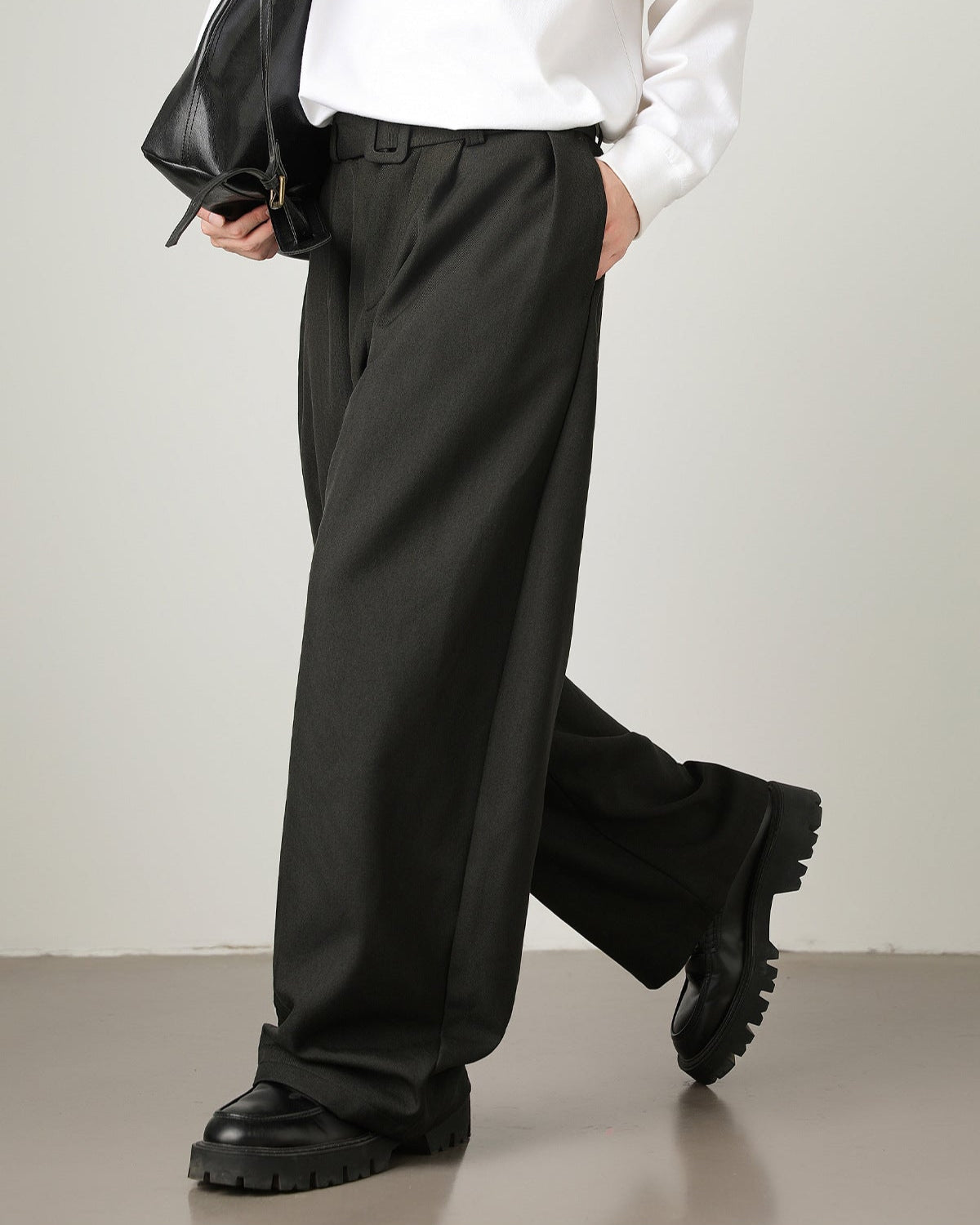 Men's Wide-Leg Trousers in Wool Blend – Comfortable Pleated Design for Versatile Style and All-Day Comfort 3